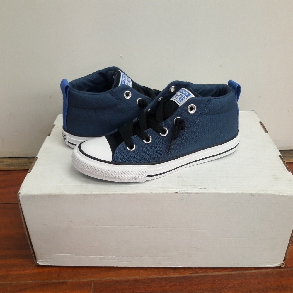 Converse - Picture 1 of 4